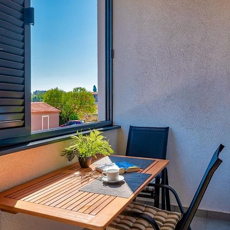 Art Apartment Monvidal بولا المظهر الخارجي الصورة