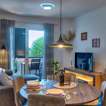 Art Apartment Monvidal بولا المظهر الخارجي الصورة