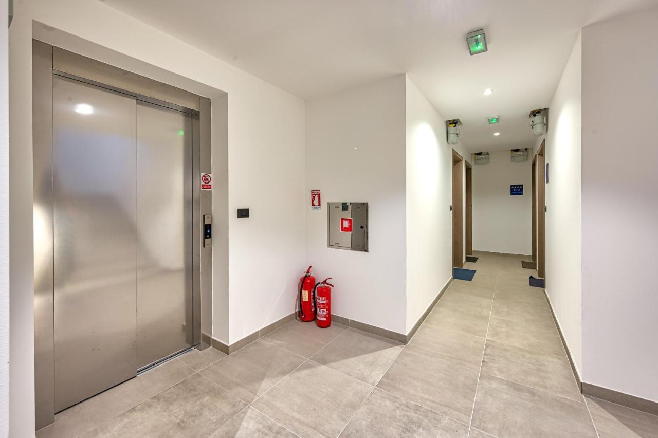 Art Apartment Monvidal بولا المظهر الخارجي الصورة